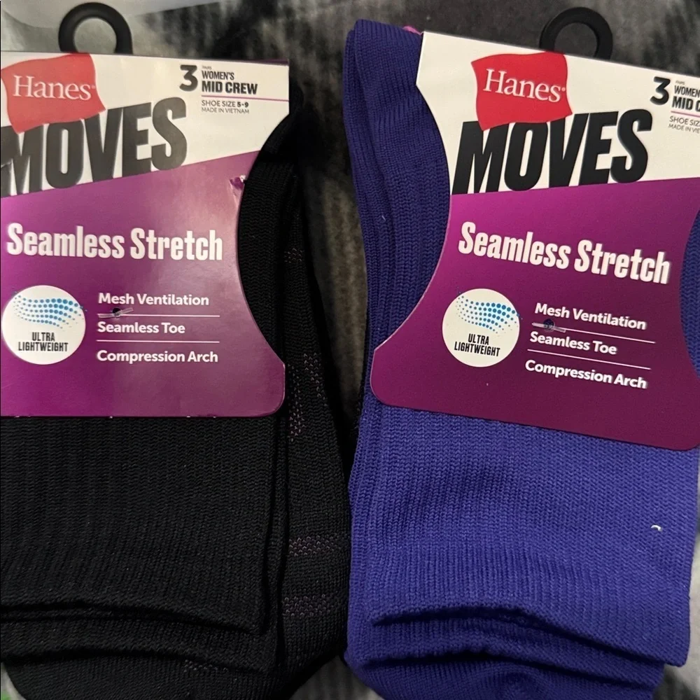 2 Hanes Moves Women Crew Sock, 3-Pack, Fits Shoe Size 5-9